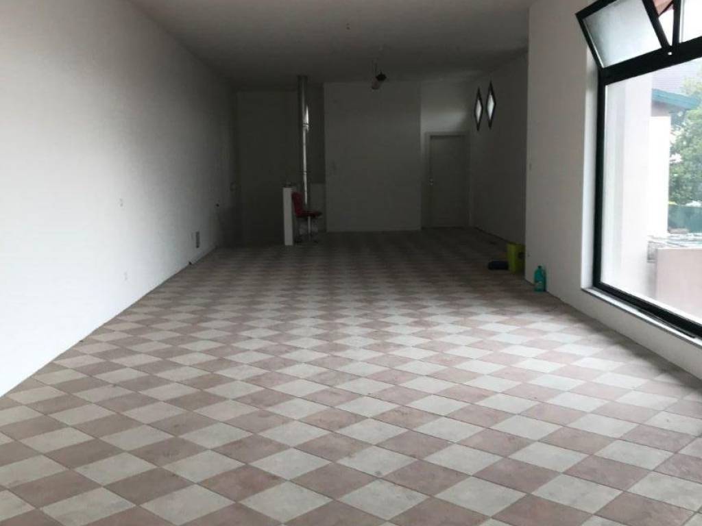 locale commerciale in affitto ad Albignasego