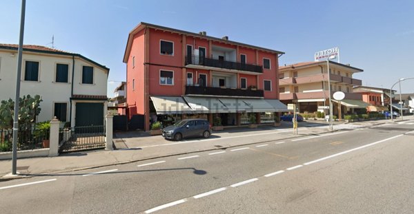 locale commerciale in affitto ad Albignasego