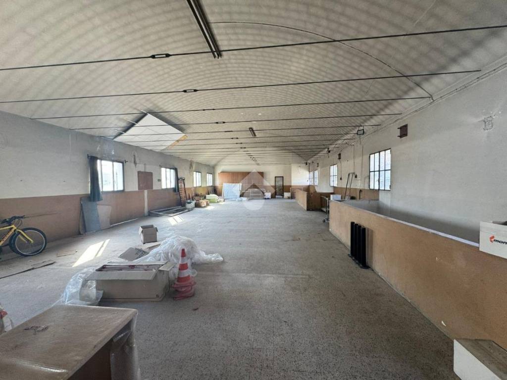 negozio in affitto ad Albignasego in zona Mandriola