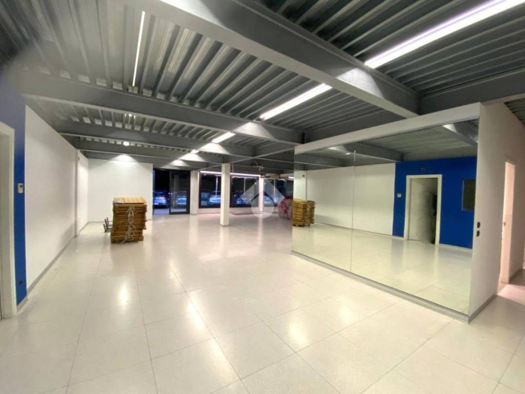 negozio in affitto ad Albignasego in zona Mandriola