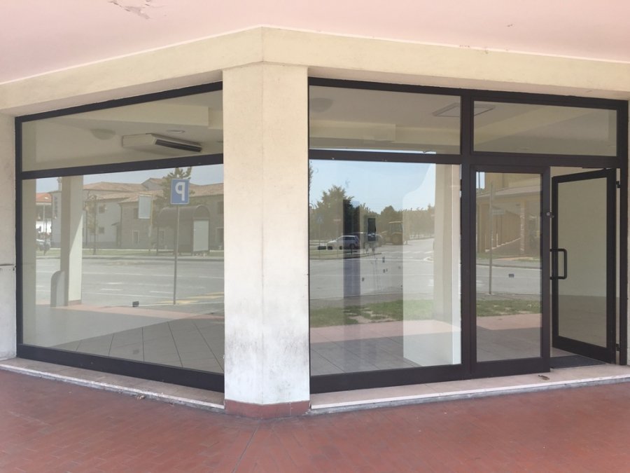 locale commerciale in affitto ad Albignasego