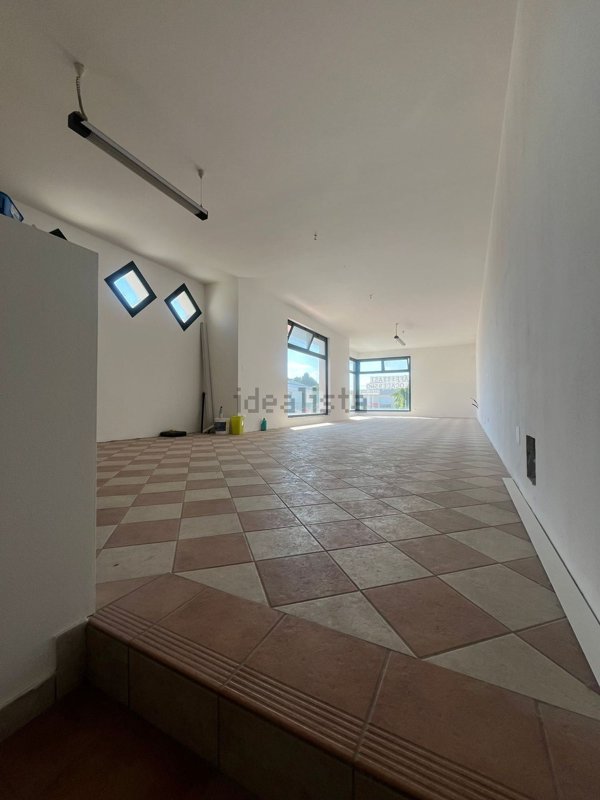 locale commerciale in affitto ad Albignasego