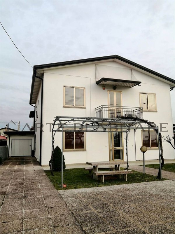 negozio in affitto ad Albignasego in zona Lion
