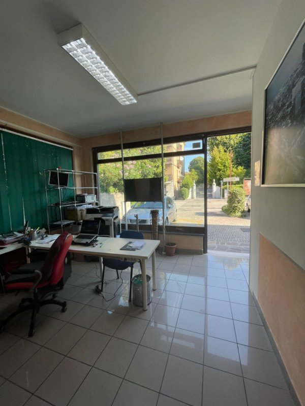 negozio in affitto a Cadoneghe in zona Mejaniga