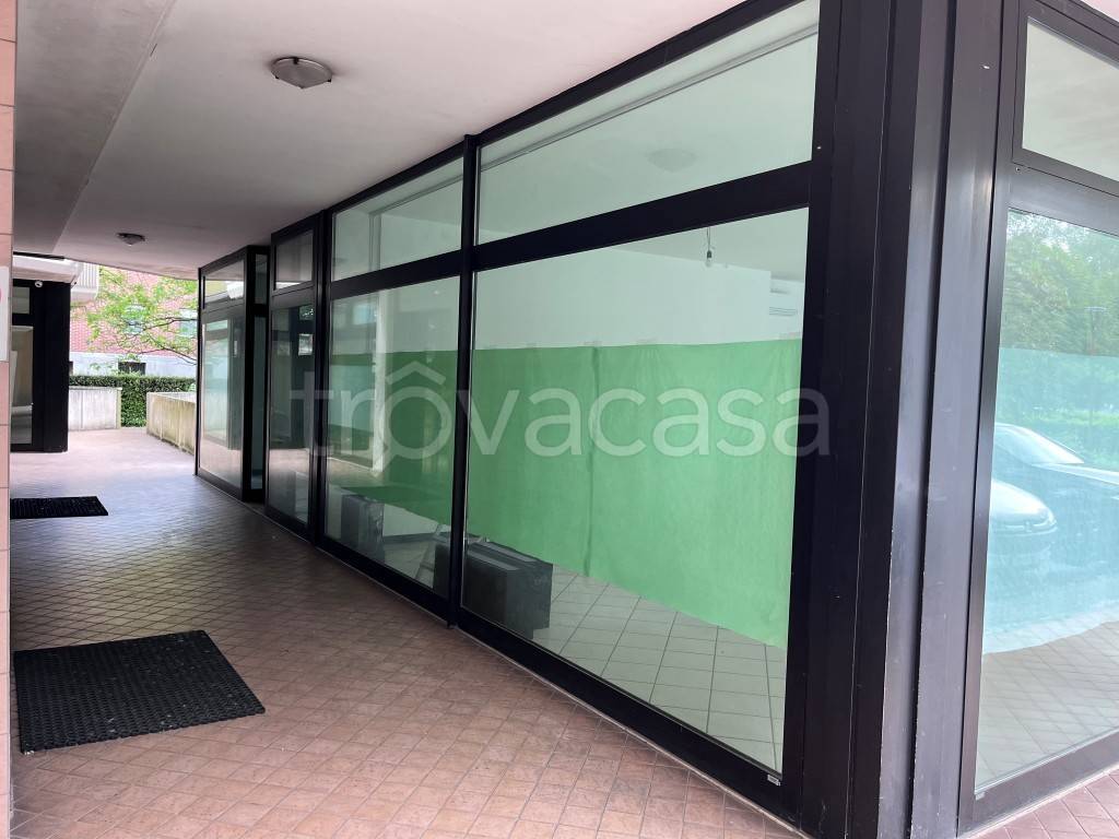 negozio in affitto a Cadoneghe in zona Bragni