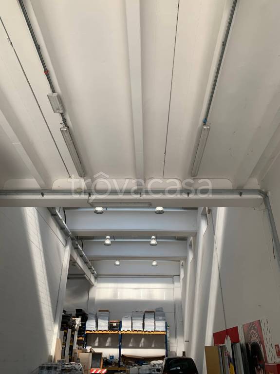 locale commerciale in affitto a Cadoneghe in zona Bragni