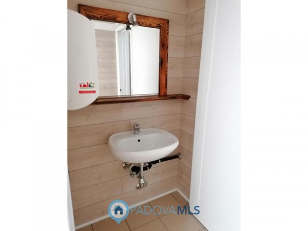 negozio in affitto a Cadoneghe in zona Mejaniga