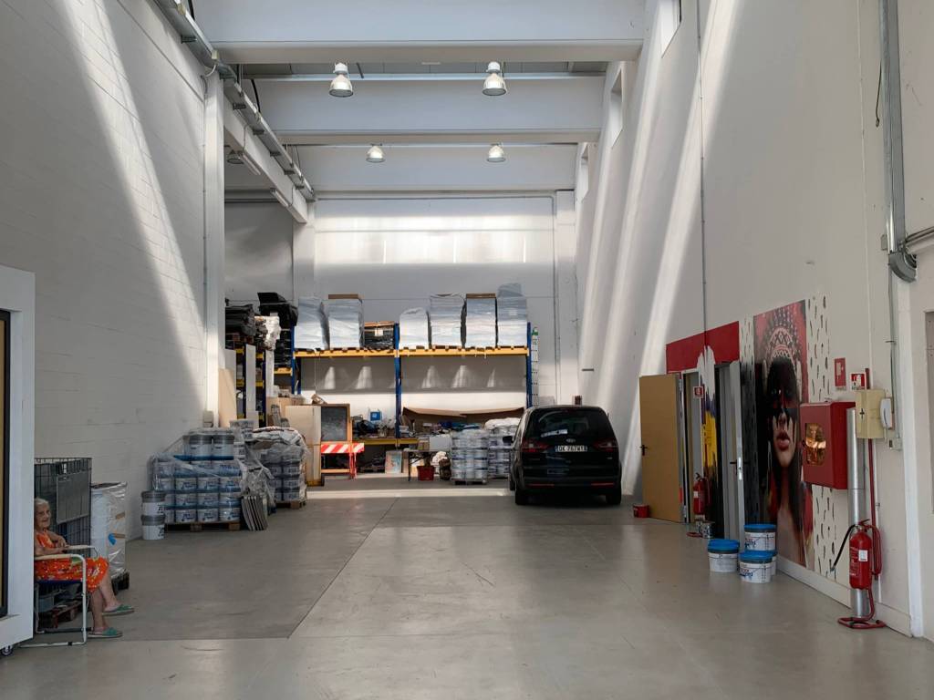 locale commerciale in affitto a Cadoneghe in zona Bragni