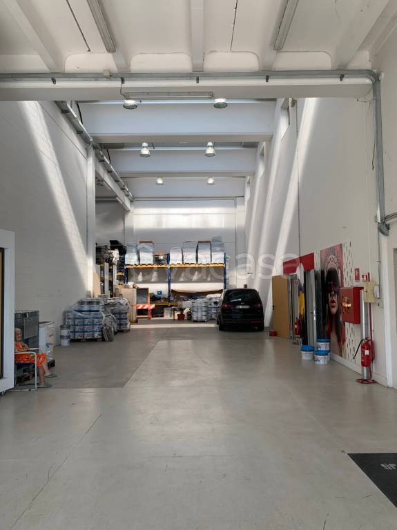 locale commerciale in affitto a Cadoneghe in zona Bragni