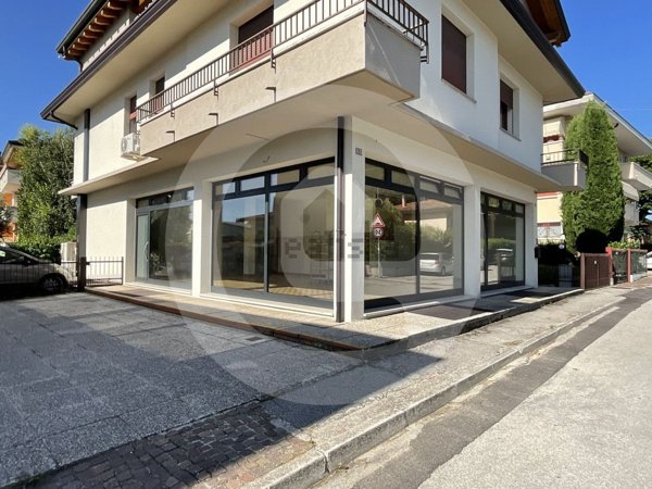 locale commerciale in affitto a Camposampiero