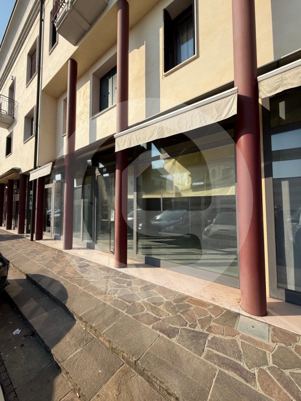 locale commerciale in affitto a Camposampiero