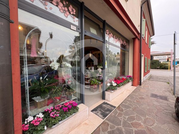 locale commerciale in affitto a Camposampiero