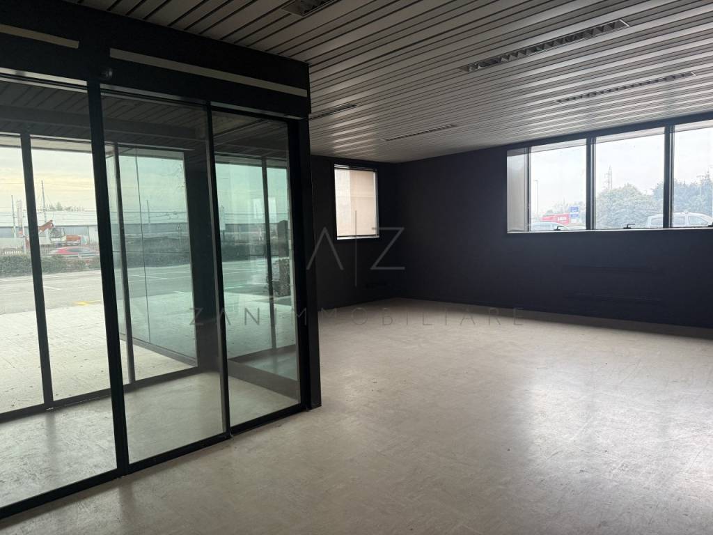 locale commerciale in affitto a Carmignano di Brenta