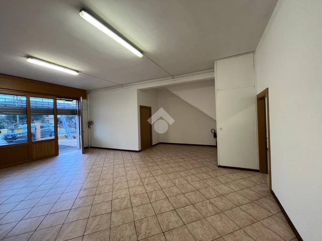 locale commerciale in affitto a Cittadella