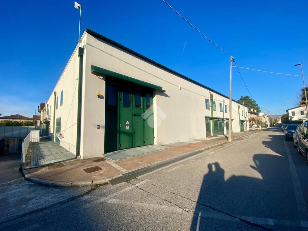 locale commerciale in affitto a Cittadella