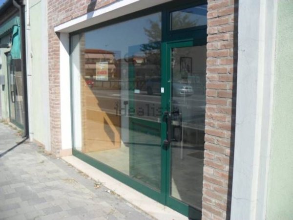 negozio in affitto a Codevigo in zona Conche