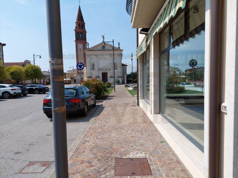 negozio in affitto a Curtarolo in zona Pieve di Curtarolo