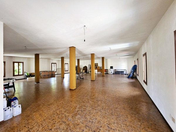 negozio in affitto ad Este