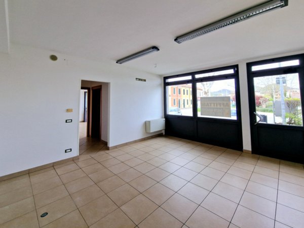 negozio in affitto ad Este