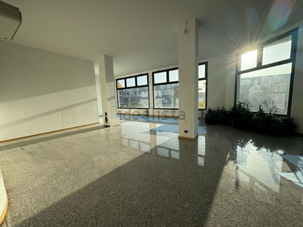 locale commerciale in affitto ad Este