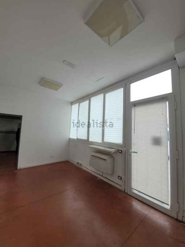 locale di sgombero in affitto ad Este