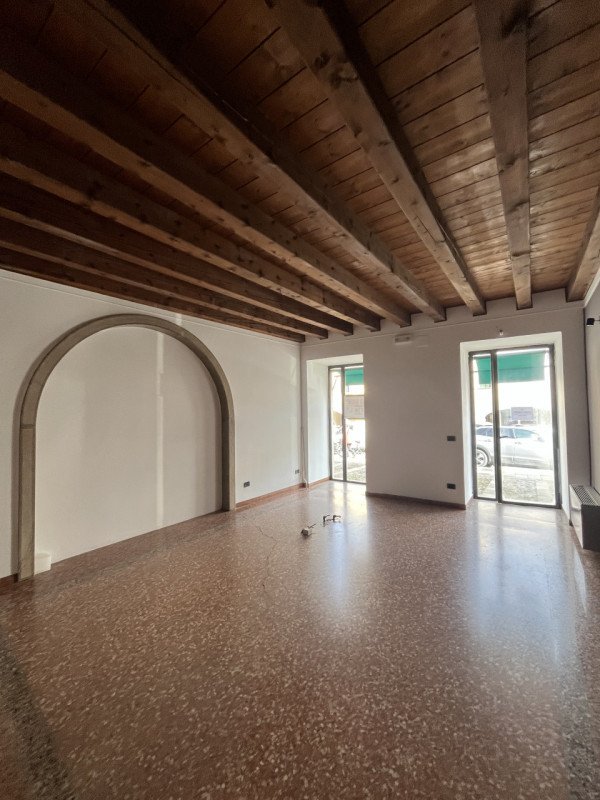 negozio in affitto ad Este