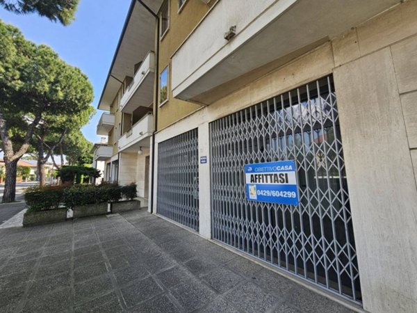 negozio in affitto ad Este