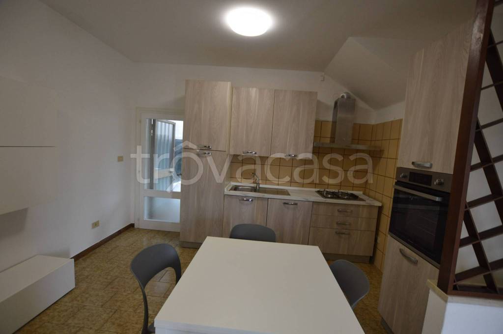 appartamento in affitto ad Este