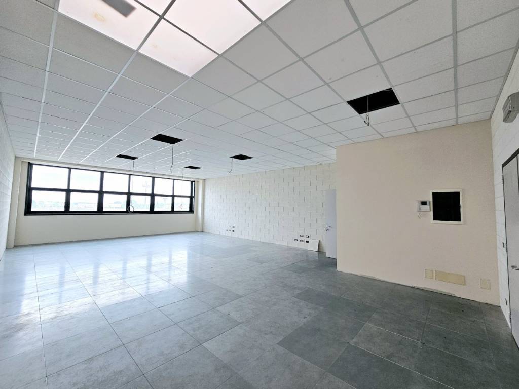 negozio in affitto ad Este