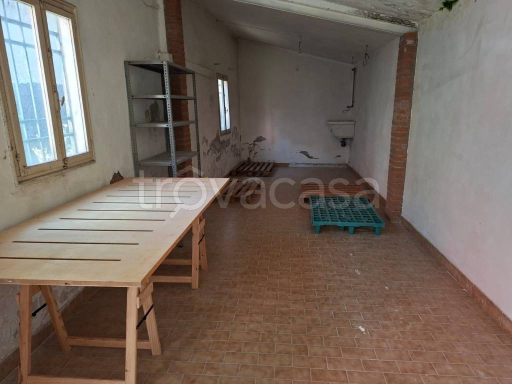 locale commerciale in affitto ad Este