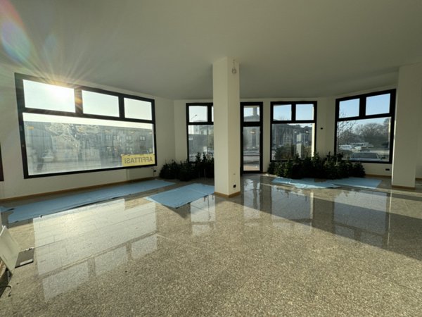 negozio in affitto ad Este