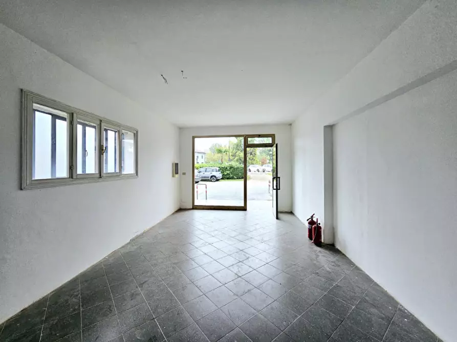 negozio in affitto ad Este