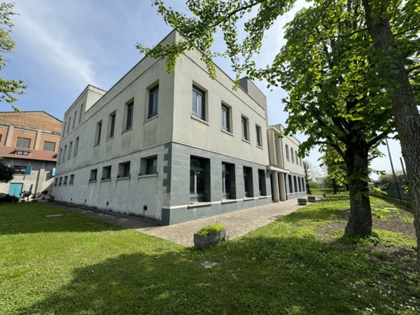 locale di sgombero in affitto ad Este