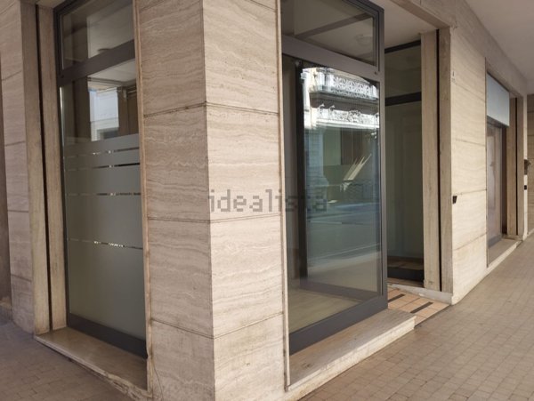 negozio in affitto ad Este