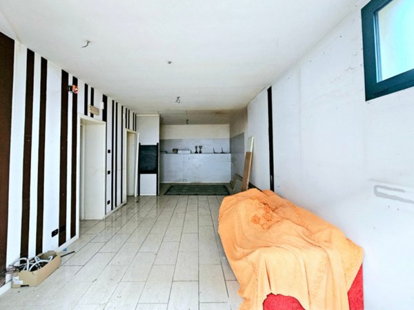 negozio in affitto ad Este