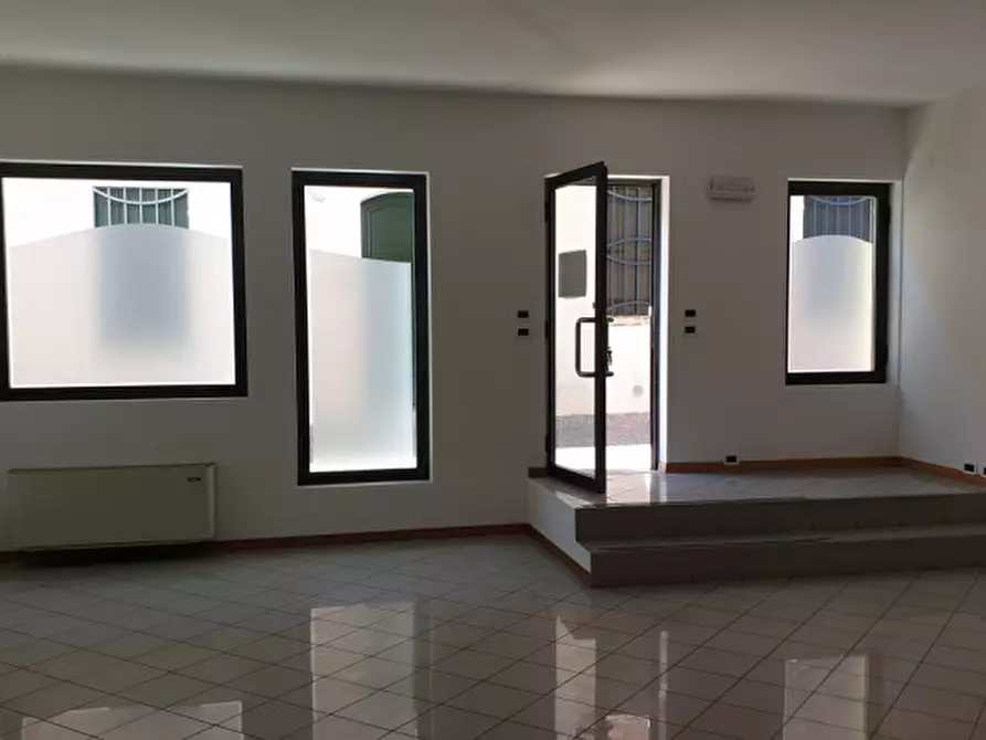 negozio in affitto ad Este