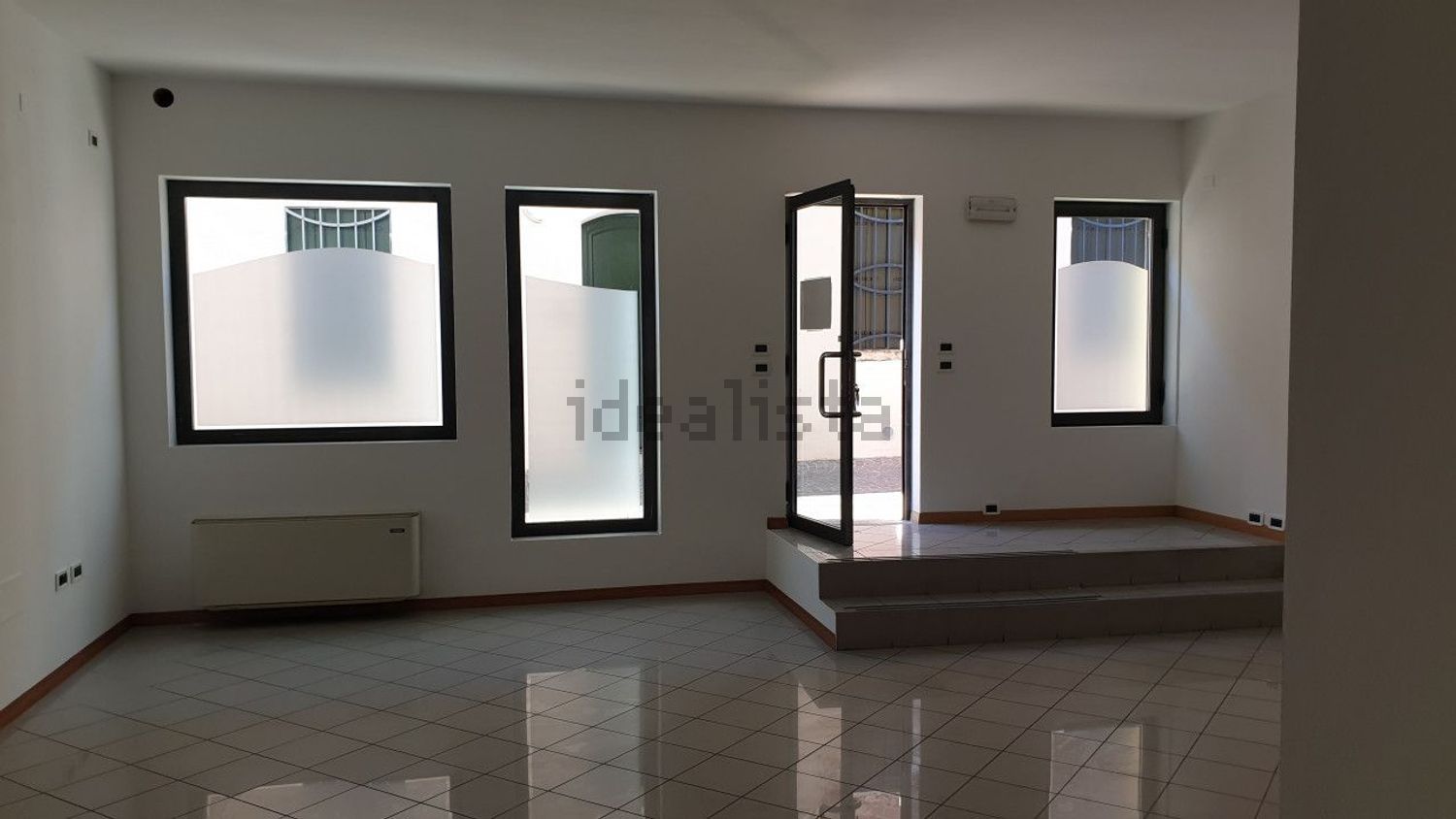 negozio in affitto ad Este