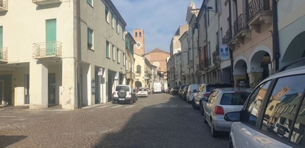 negozio in affitto ad Este