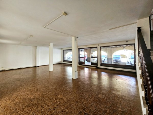 negozio in affitto ad Este