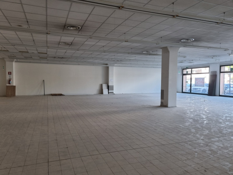 negozio in affitto ad Este