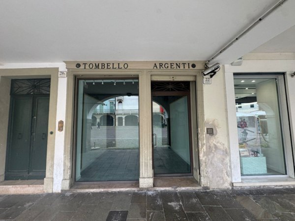 negozio in affitto ad Este