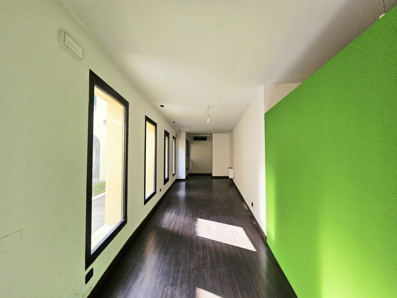 negozio in affitto ad Este