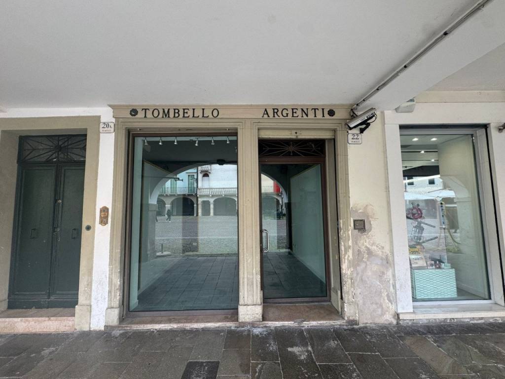 negozio in affitto ad Este