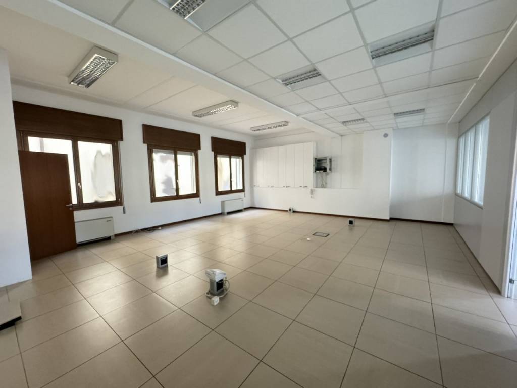 ufficio in affitto ad Este
