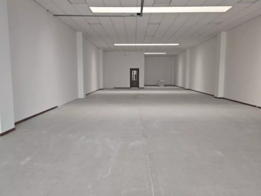 negozio in affitto ad Este