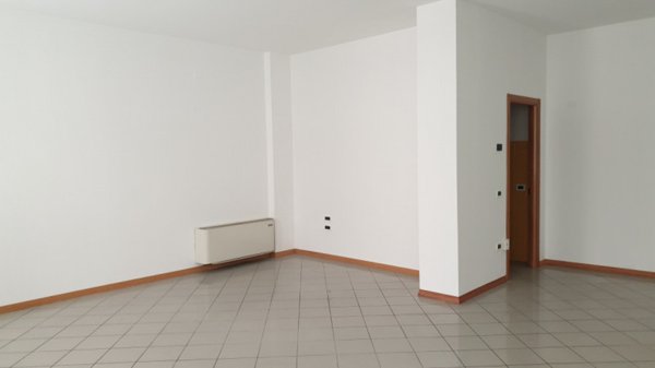 negozio in affitto ad Este