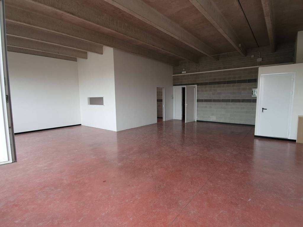 locale commerciale in affitto ad Este