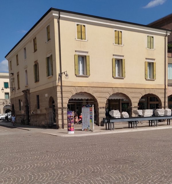 negozio in affitto ad Este