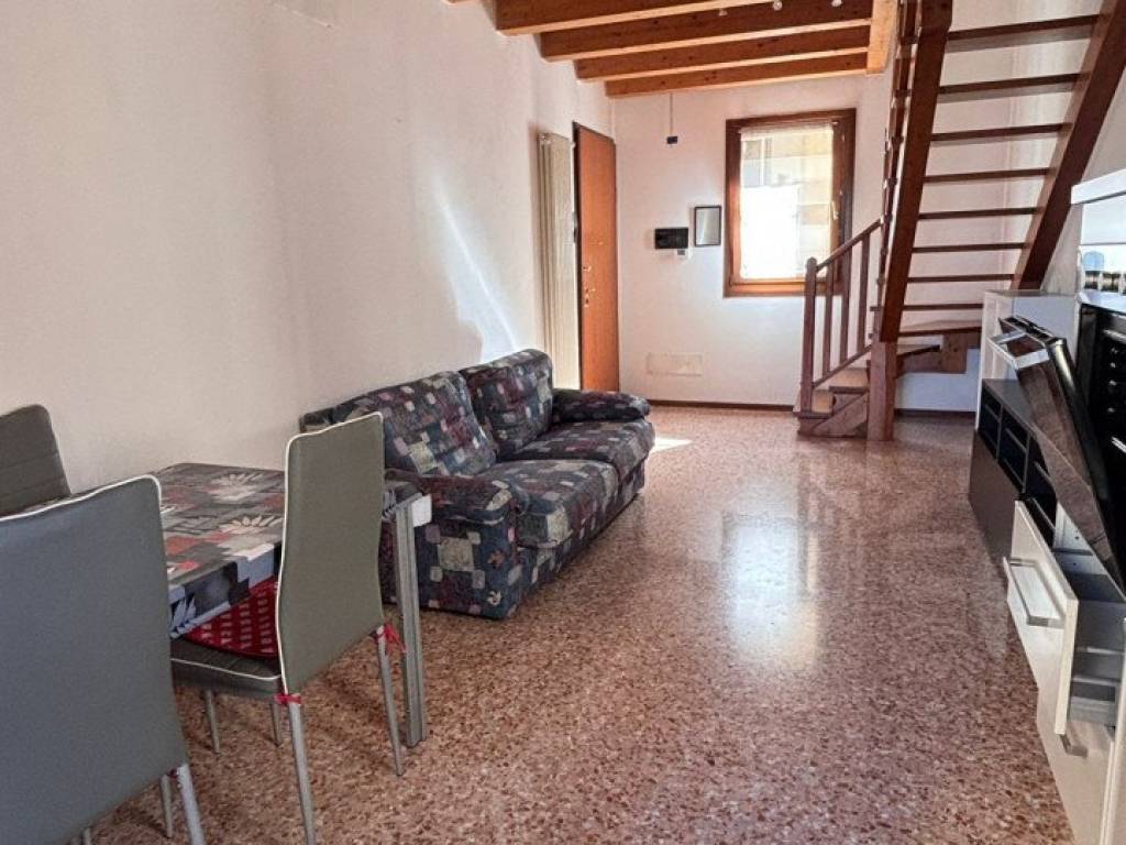 appartamento in affitto ad Este