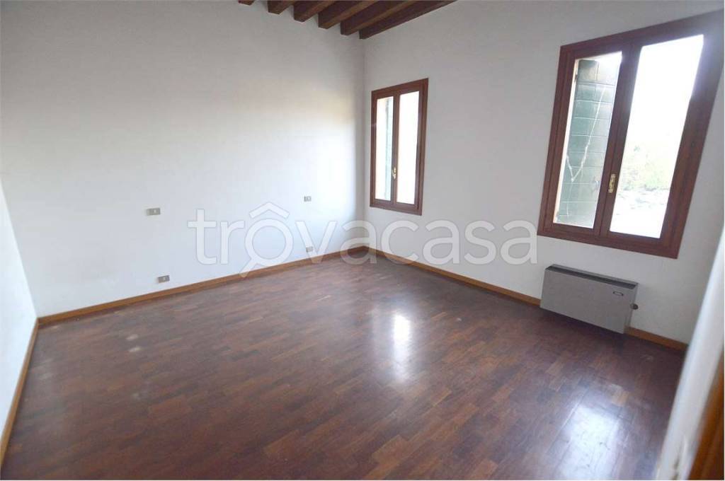 appartamento in affitto ad Este